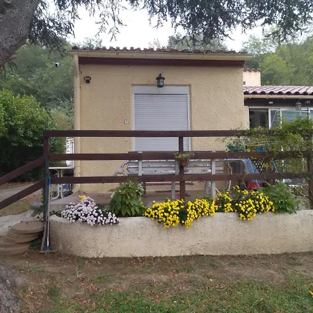 F1 Chambre Et Cuisine Reynes Exterior photo